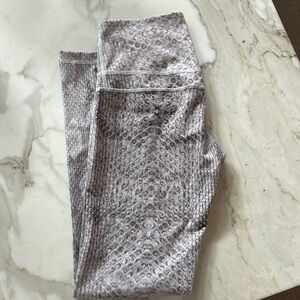 Snakeskin print leggings